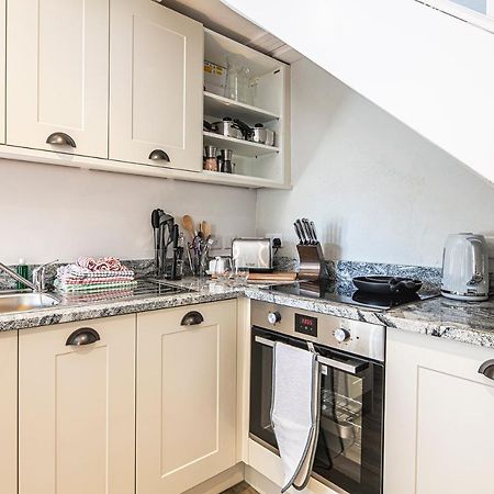 The Artists Loft - A Superb Cottage Sensitively Converted From A Grade II Listed 17Th Century Building Bakewell Eksteriør bilde