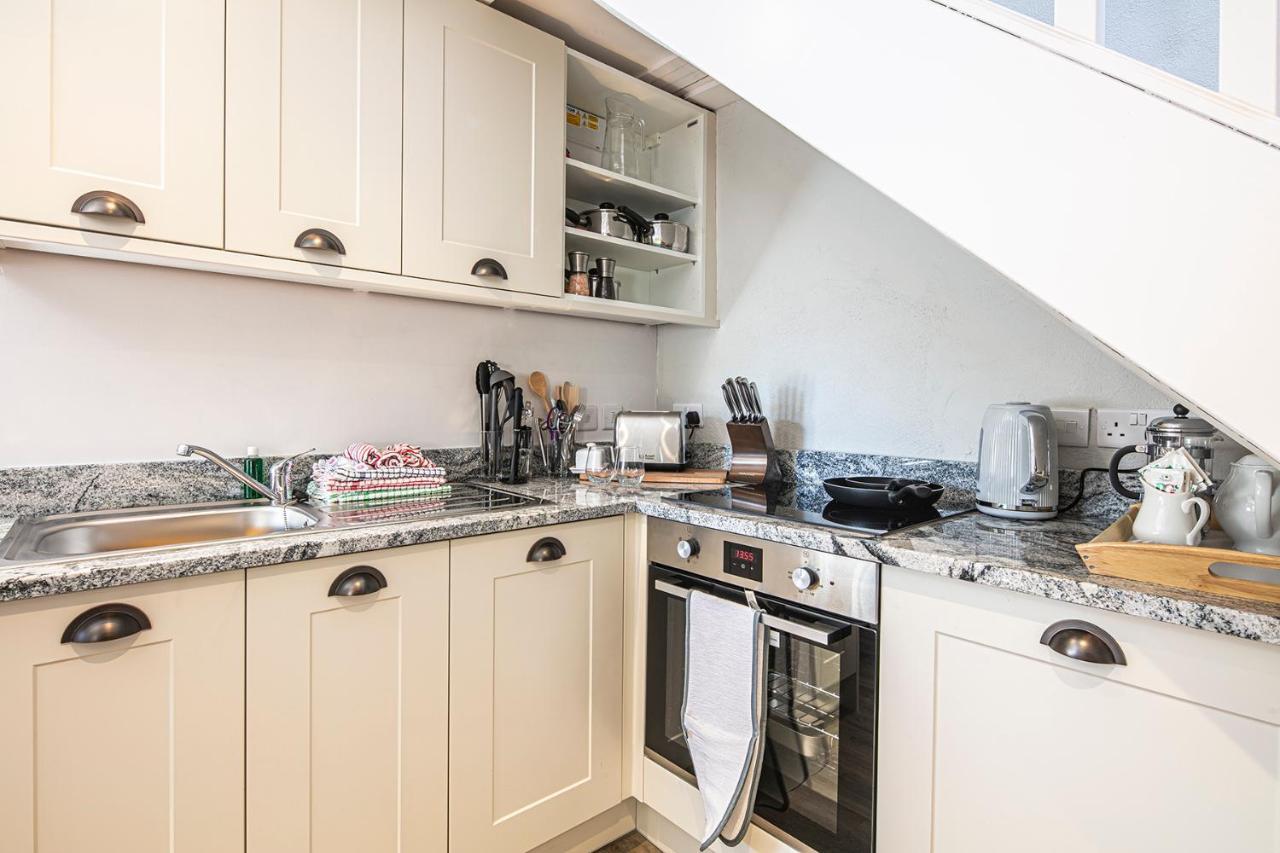 The Artists Loft - A Superb Cottage Sensitively Converted From A Grade II Listed 17Th Century Building Bakewell Eksteriør bilde